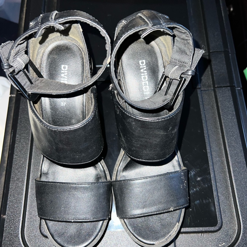 H&M Black Platform Sandals with Thick Sole and Adjustable Ankle Strap